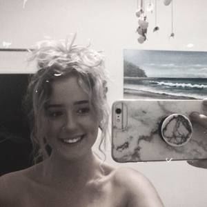 Meet your Posher, Cait